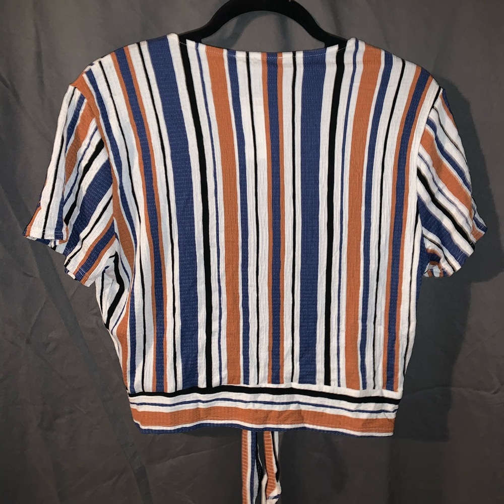 Crop Top - Picture 2 of 3